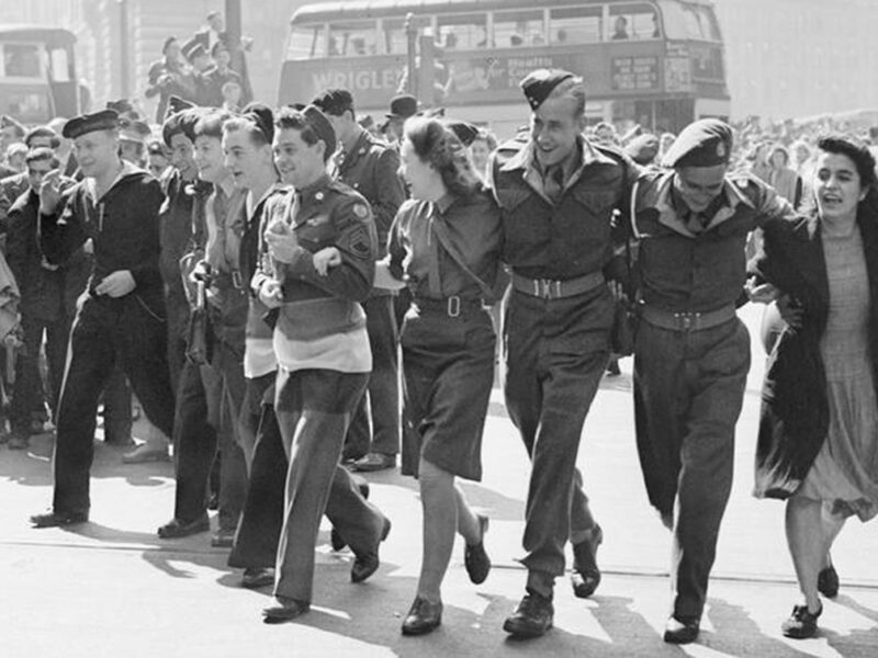 Demobbed soldiers in London, VE Day